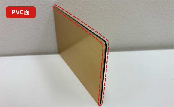 NFCメタルカードの横から見た画像